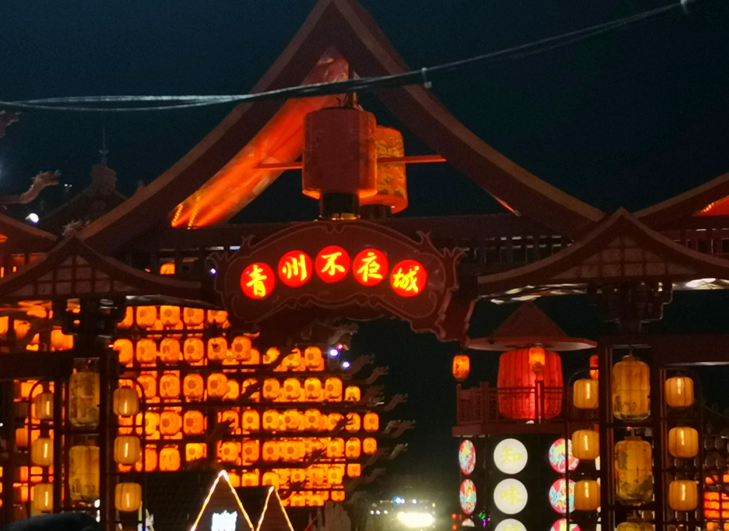 九游体育网站-超级夜赛：灯火辉煌的速率盛宴的简单介绍